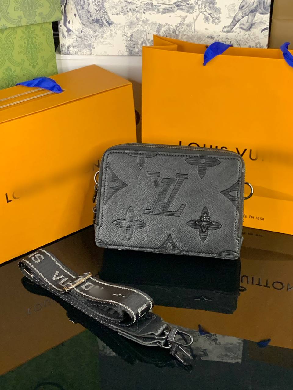 Sacoche Lv monogramme